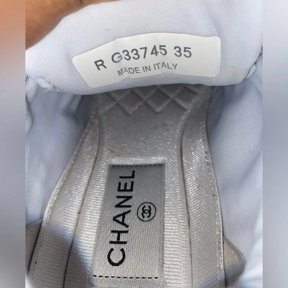 Chanel - Picture 5 of 6